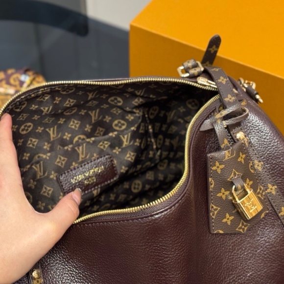 Medium Size reddish brown bag - Picture 3 of 3